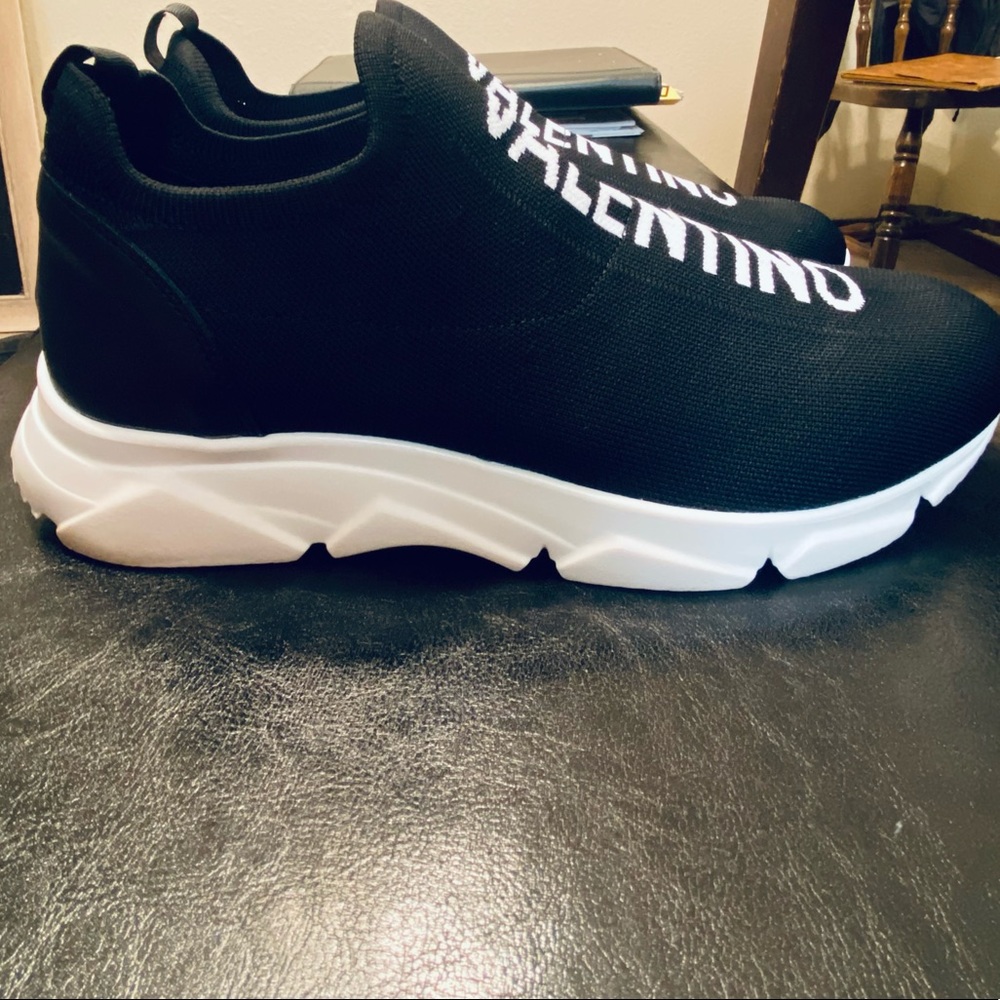 Valentino black and white 8.5 sneakers NEW WITH OUT TAGS slightly use